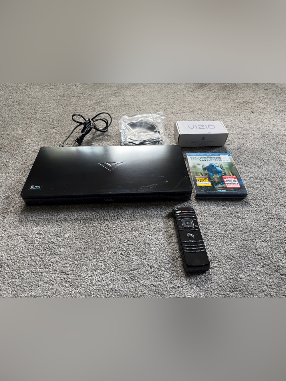 vizio VBR338 3d bluray player With Remote